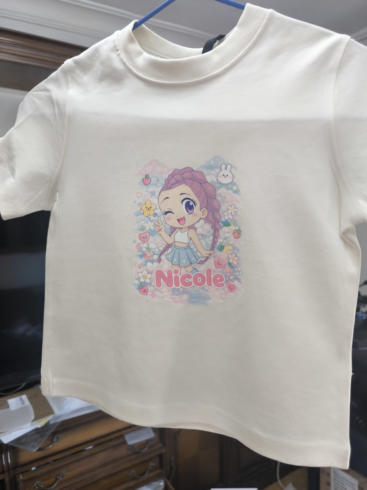 Camiseta personalizada con nombre Nicole y personaje anime kawaii - estampado sublimación