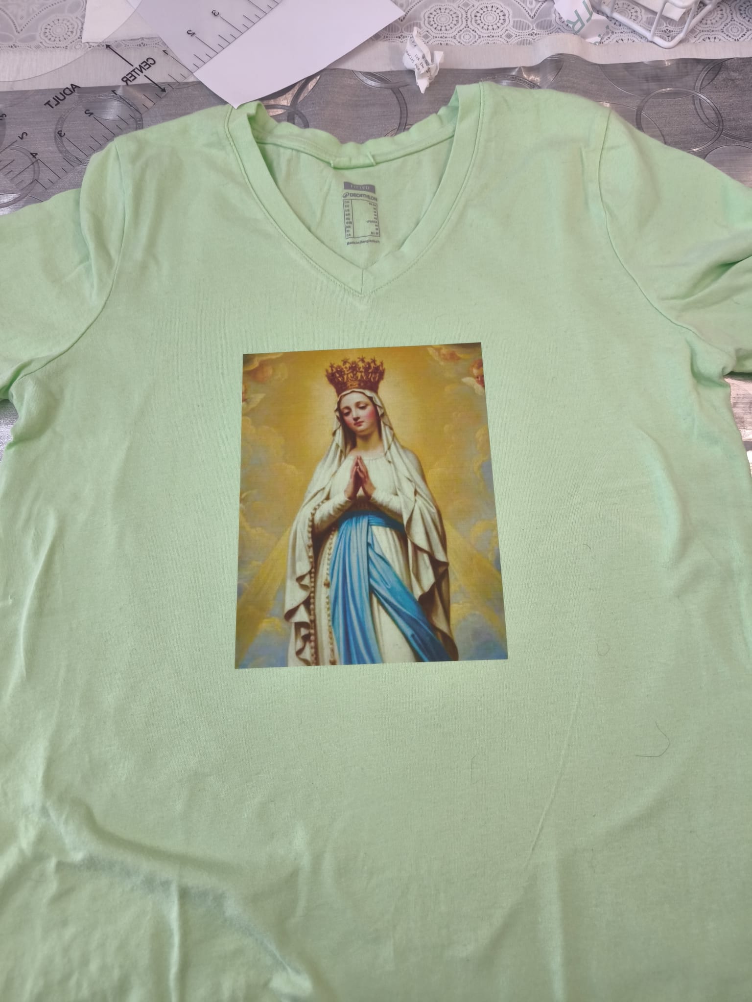 Camiseta personalizada Virgen de Lourdes verde - estampado religioso sublimación